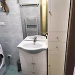 Appartement Nina House Yellow Metro Affori Center Milaan